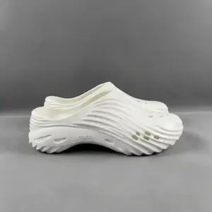 كروكس رجالي اسود COCO010 (41/48) الابيض